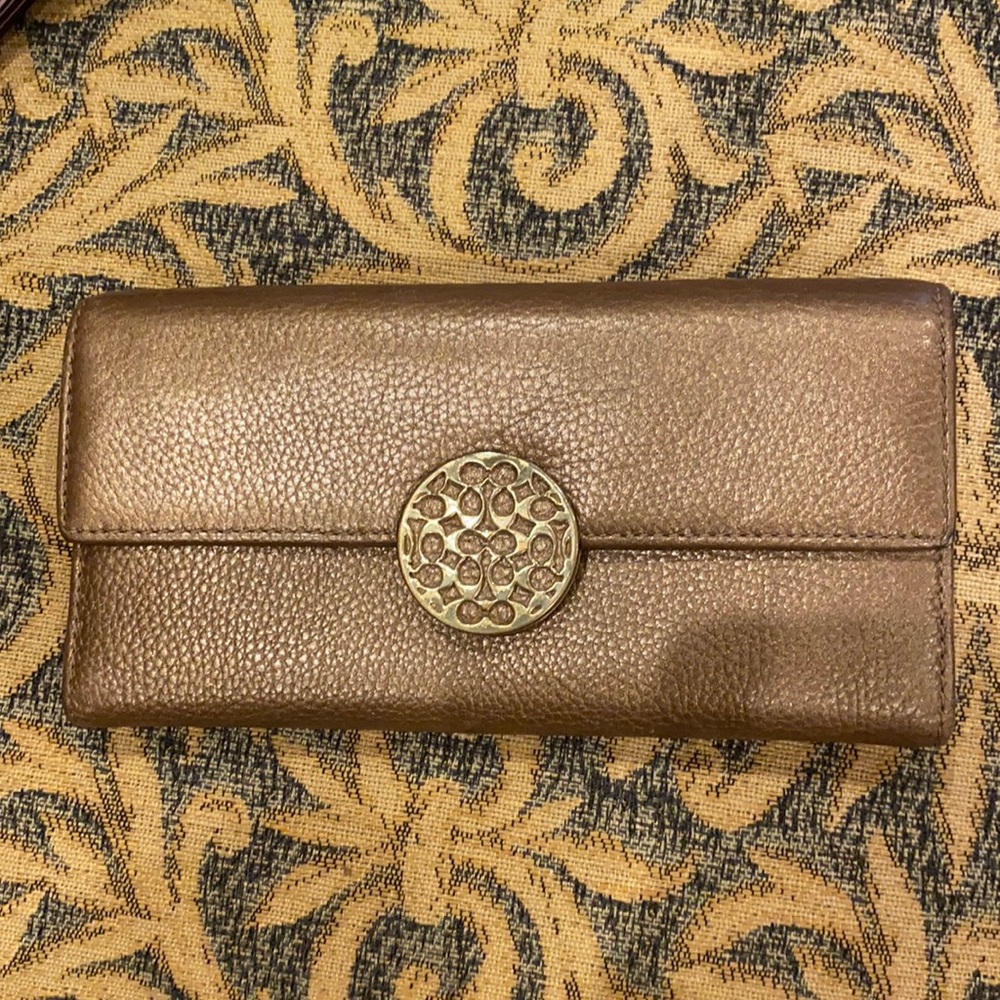 COACH WALLET. IN AMAZING CONDITION